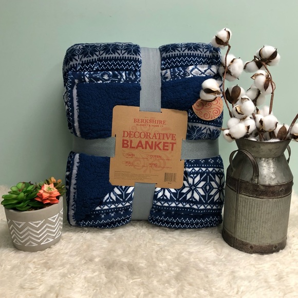 Berkshire | Decorative Blanket | Blue & White | Size Queen (PM_B51) - Picture 2 of 4